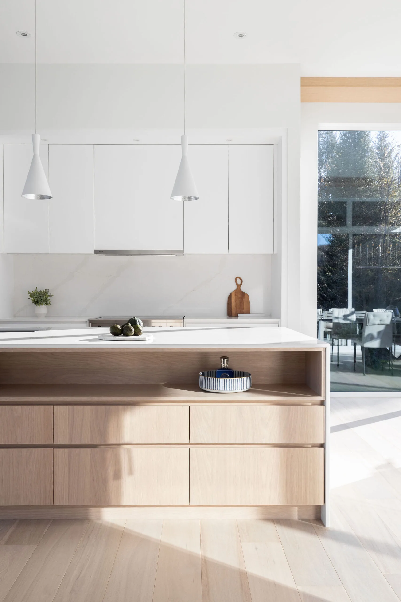 Minimalist kitchen island for bright Scandinavian decor