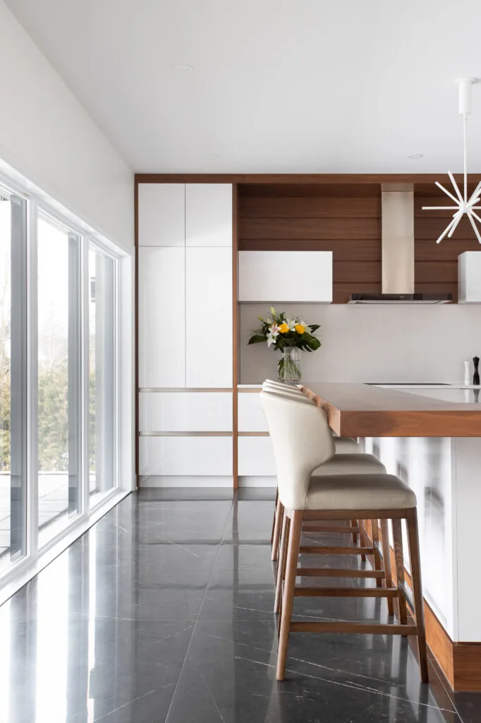 Elegant, light-filled kitchen featuring walnut details, lacquered cabinets